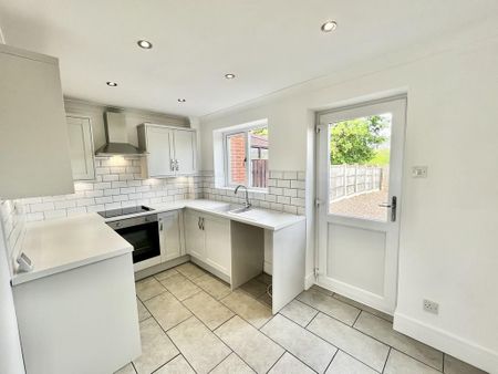 2 bedroom terraced house to rent - Photo 5