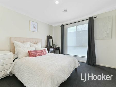 Pakenham Hills Three bedroom Home! - Photo 2