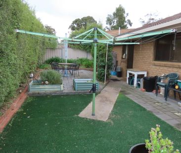 2 Bedroom unit situated in the West End. - Photo 2