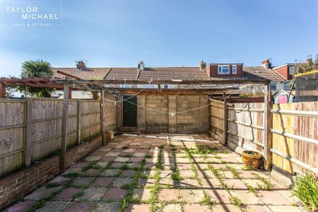 4 bedroom terraced house to rent - Photo 4