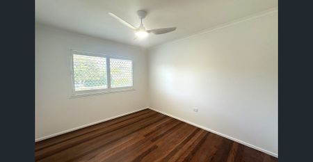 Newly Refurbished 3 Bedroom 1 Bathroom Unfurnished Family Home! - Photo 4