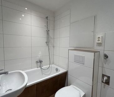 ---Helle, sanierte 3-Raum-Wohnung mit hochwertiger Einbauküche in b... - Foto 1