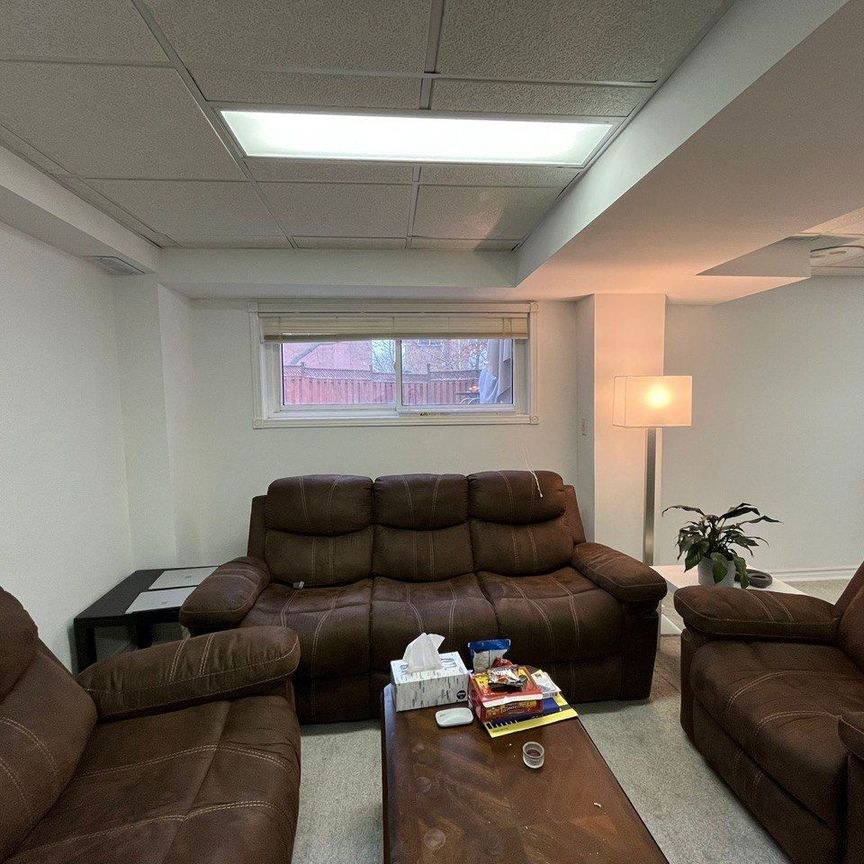 For Lease - 82 Rush Road Unit# Walk Up, Aurora, Ontario - Photo 1