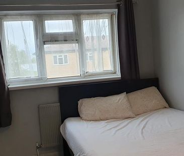 1 bedroom in a house share to rent - Photo 4