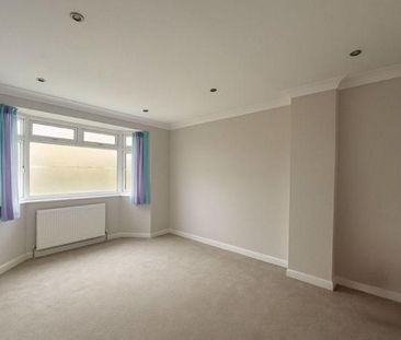 4 bedroom semi-detached house to rent - Photo 4