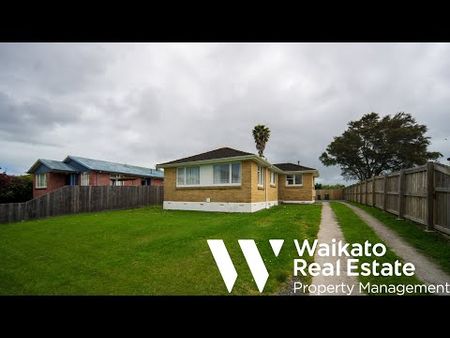 Recently Refurbished Three Bedroom - Photo 4