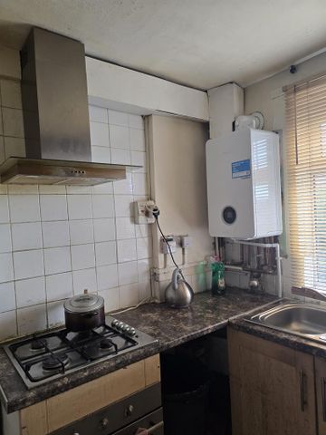 1 bedroom in a flat share to rent - Photo 5