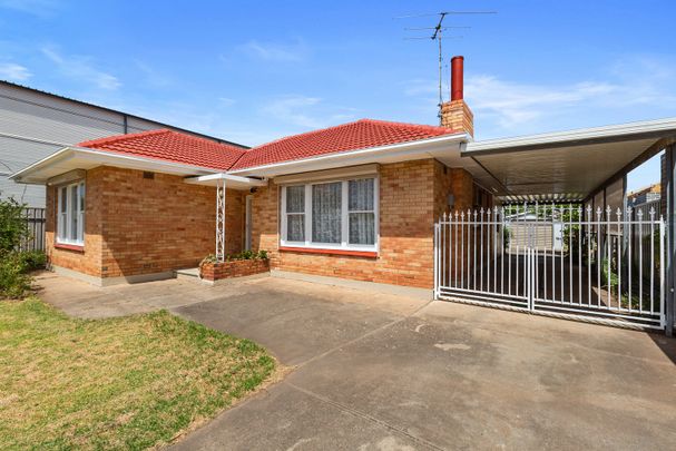 Perfect Family Home In Popular Location! - Photo 1