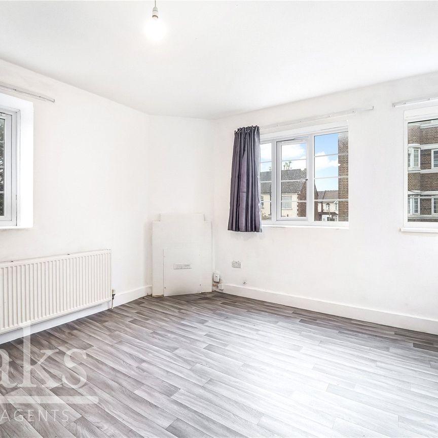 Warwick Gardens, Thornton Heath, Surrey - Photo 1