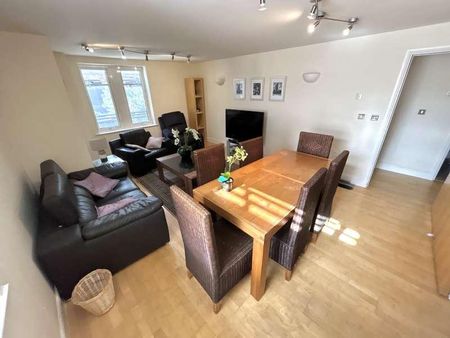 St Nicholas Court, Ipswich, IP1 - Photo 2