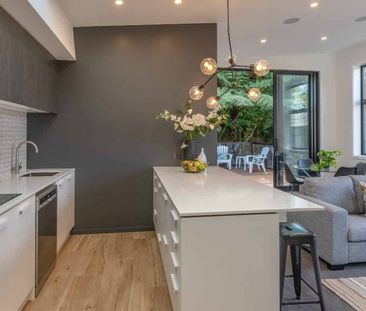 Super modern 3 bedroom house - Photo 4