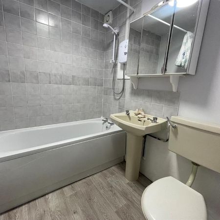 Conway Gardens, Grays, RM17 - Photo 3