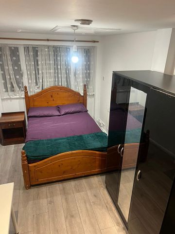 1 bedroom in a house share to rent - Photo 5