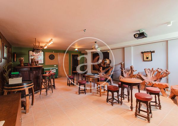 Townhouse for rent with 3 bedrooms in Rocafort.