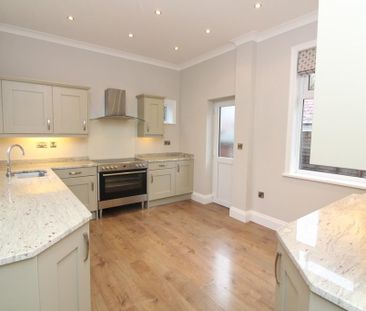 3 bedroom semi-detached bungalow to rent - Photo 2