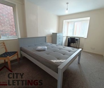 2 Bedroom Mid Terraced House - Photo 4