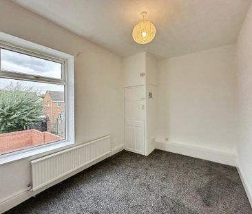 2 bedroom end of terrace house to rent - Photo 5