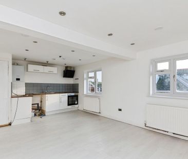 3 bedroom flat to rent - Photo 1