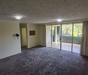 UNFURNISHED TWO BEDROOM & TWO BATHROOM UNIT WITH CITY VIEWS - Photo 2