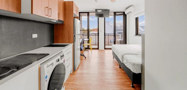 Premium Single Studio (Balcony - Washing/dryer combo machine supplied) - Photo 1