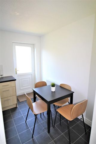 2 bedroom semi-detached house to rent - Photo 4