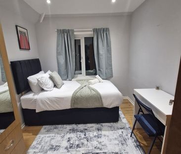 3 Bed Semi-Detached House, Hendon, NW4 - Photo 4