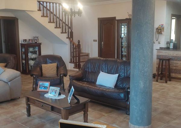 Fantastic villa with private pool and large plot in Avileses, Murcia