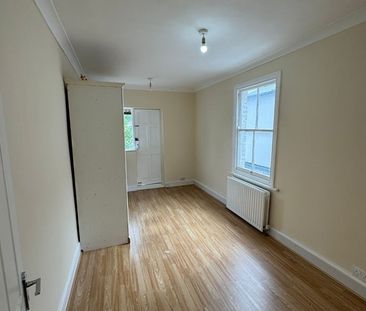3 Bed Flat, Hichisson Road, SE15 - Photo 1