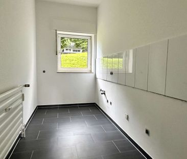 WERMELSKIRCHEN: SCHÖNE 2-ZIMMERWOHNUNG IM ERDGESCHOSS (HOCHPARTERRE) +KOMPLETT RENOVIERT - Photo 1