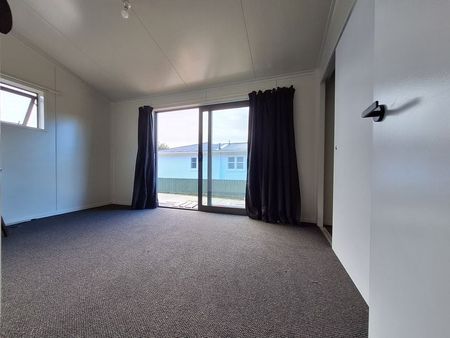 Spacious Warm New Build. Pets considered. 1.5 bath - Photo 5