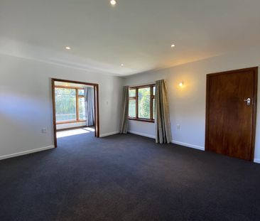 Six bedroom student home for 2026-2027 student year! - Photo 3