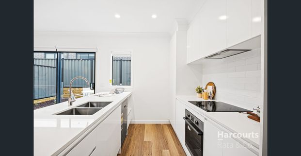 Contemporary Living in Mickleham - Photo 1