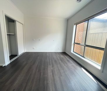 10 Kirsten Street, Wyndham Vale, Vic 3024 - Photo 5