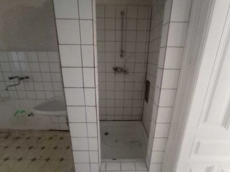 kleine Hauptmietwohnung (KAT D) mit Gangtoilette in einem Stilaltbauhaus - Nähe Matzleinsdorferplatz gelegen! - Photo 2
