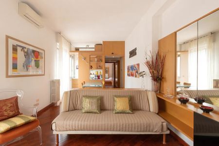 Via Alessandro Volta, Milan, Lombardy 20121 - Photo 4