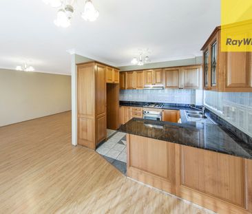 THREE BEDROOM APARTMENT IN PRIME LOCATION - MUST SEE - Photo 3