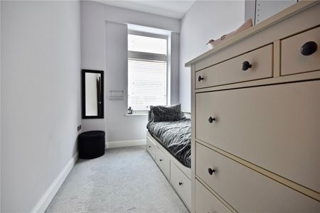 Challenge Court, Leatherhead, Surrey, KT22 7GS - Photo 5