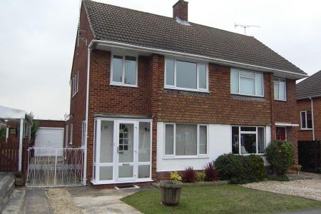 3 bedroom semi-detached house to rent - Photo 5