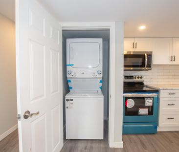 **STUNNING** 2 Bedroom Unit in Welland!! - Photo 3