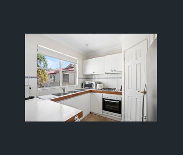 PRIVATE REAR TOWNHOUSE - WALK TO LEEDERVILLE STRIP - Photo 5