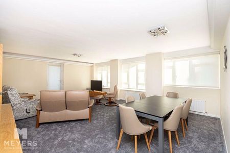 3 bedroom apartment to rent - Photo 2