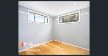 Situated on a quiet street! - Photo 3