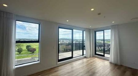 Top Level Apartment - Photo 5