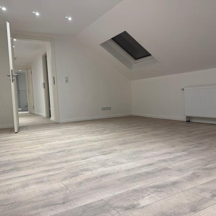 Lichtdurchflutet, Kernsaniert, Bezugsfertig 90qm 4,5 Zi Wohnung - Photo 1