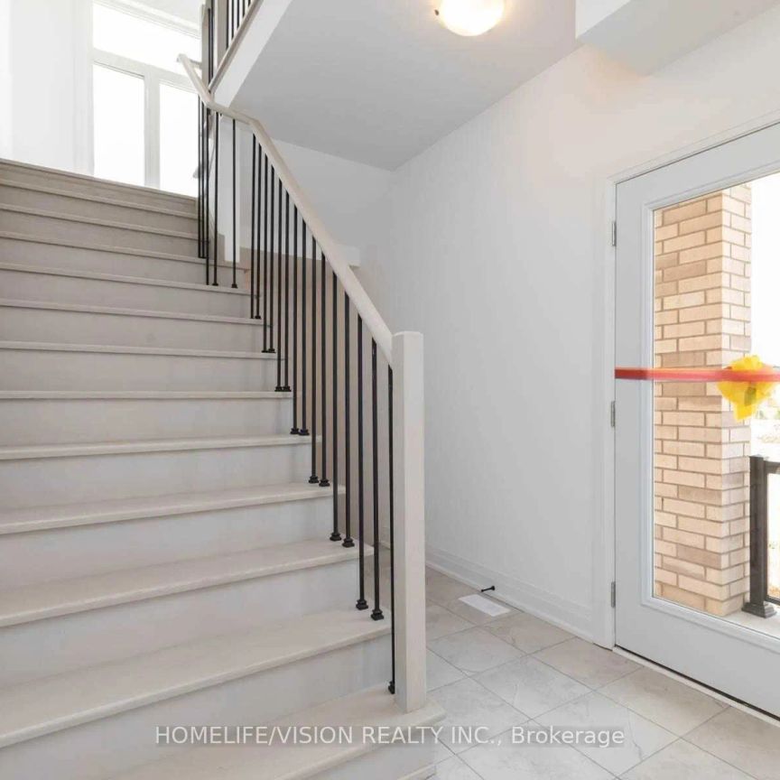 Condo Townhouse For Lease | S9230275 - Photo 1