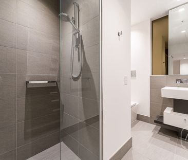 Modern 2-Bedroom Apartment in West Side Place – Prime CBD Living - Photo 2
