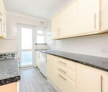 3 bedroom chalet to rent - Photo 2