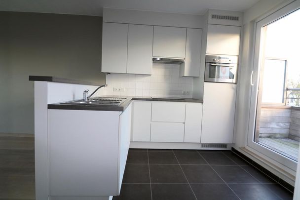 Lichtrijk appartement met 2 slpks en 2 terrassen voor 875 EUR/mnd - Foto 1