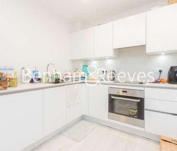 East Acton Lane, Acton, W3 - Photo 2