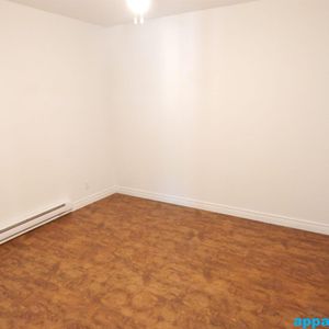 Montréal – Avenue Mercier – 3 bedroom apartment for rent - Photo 2